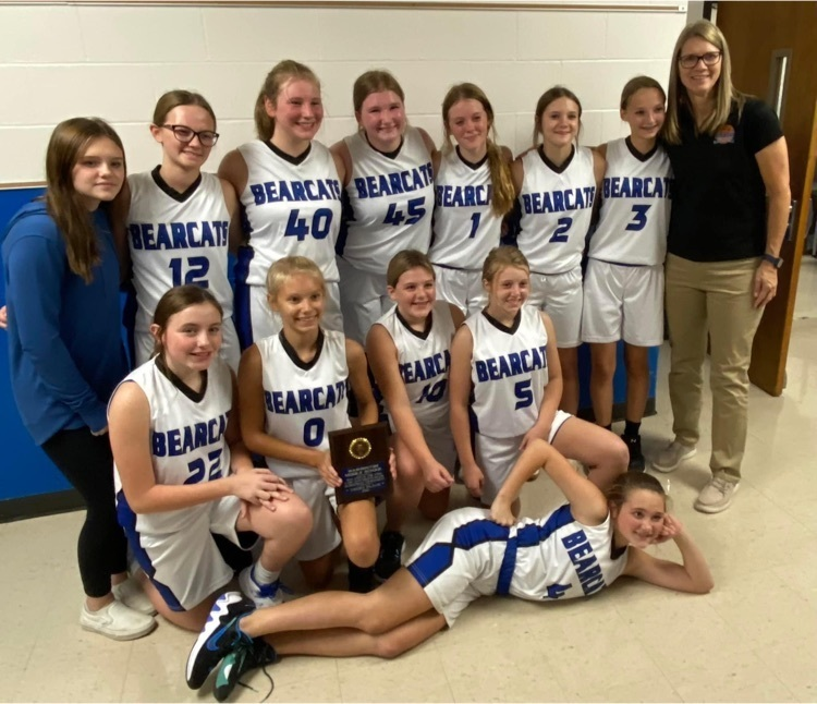 Lady Bearcats took 3rd place in the 8th Grade Washington Tournament defeating Sullivan 32-15. Congratulations girls!