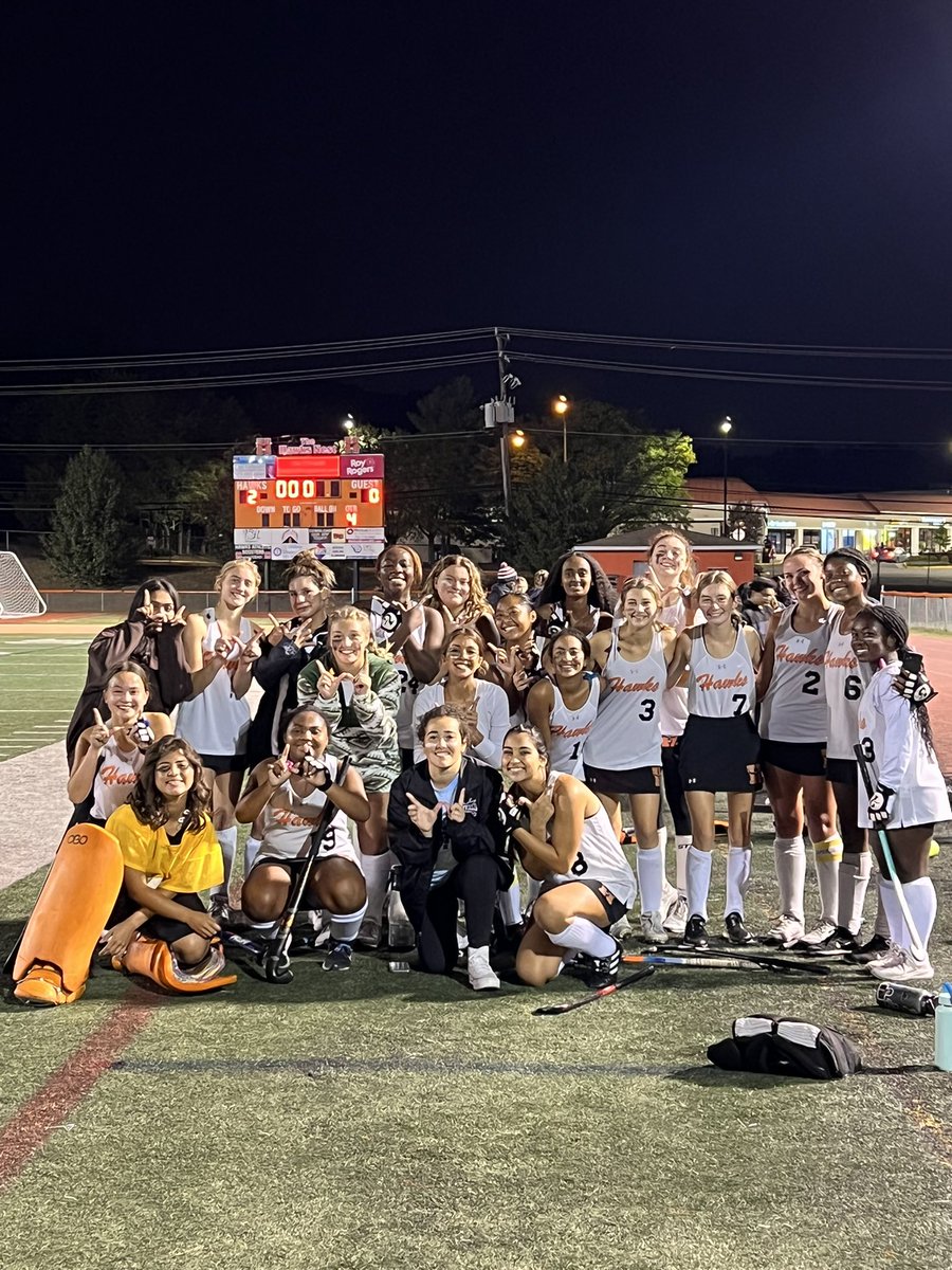 Great win for the Hawks on Senior Night! Goals by Tigerlily and Danielle 🏑🏑🏑 

@FCPSHayfieldSS <a href="/hayfieldsports/">Hawktivities</a>