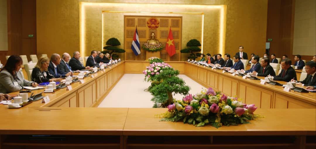 En conversaciones oficiales con Pham Minh Chinh, miembro del Buró Político y primer ministro de la República Socialista de #Vietnam 🇻🇳, tomamos acuerdos para dinamizar las relaciones entre ambos países, e intercambiamos sobre temas de interés mutuo.