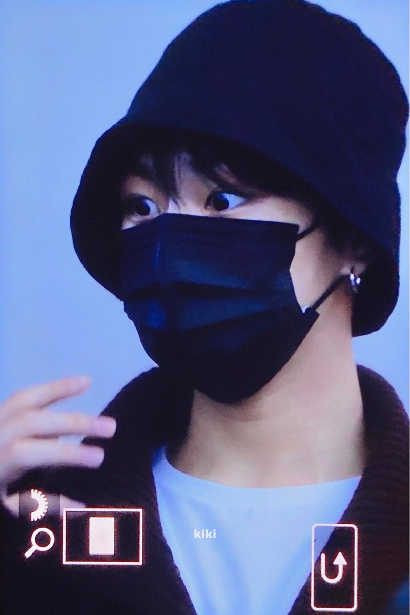 jungwonlife's tweet photo. HIS EYES TT https://t.co/X4wvuaydYS