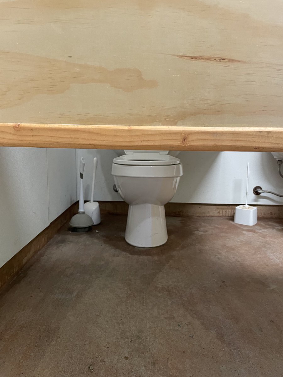 ANelsonLMPotter's tweet photo. #bathroomfail https://t.co/7vfVpI0PZl