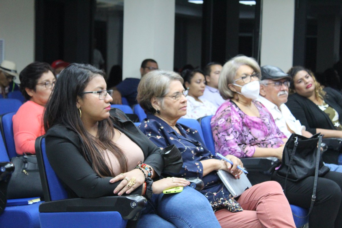 SuntracsC's tweet photo. Conversatorio con la profesora @MaribelGordonC_  en las instalaciones de Suntracs  David-Chiriquí
#LaOpcionCorrecta https://t.co/W5jeVjPg9a