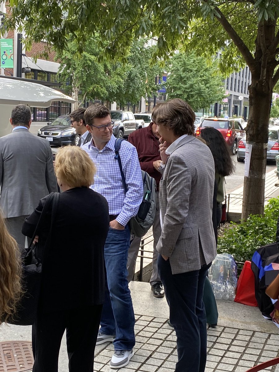 Check out #automated vehicles and then end up at a <a href="/carlyraejepsen/">Carly Rae Jepsen</a> concert with <a href="/AVGregR/">Greg Rogers</a>. Sure! 🤷🏽‍♂️