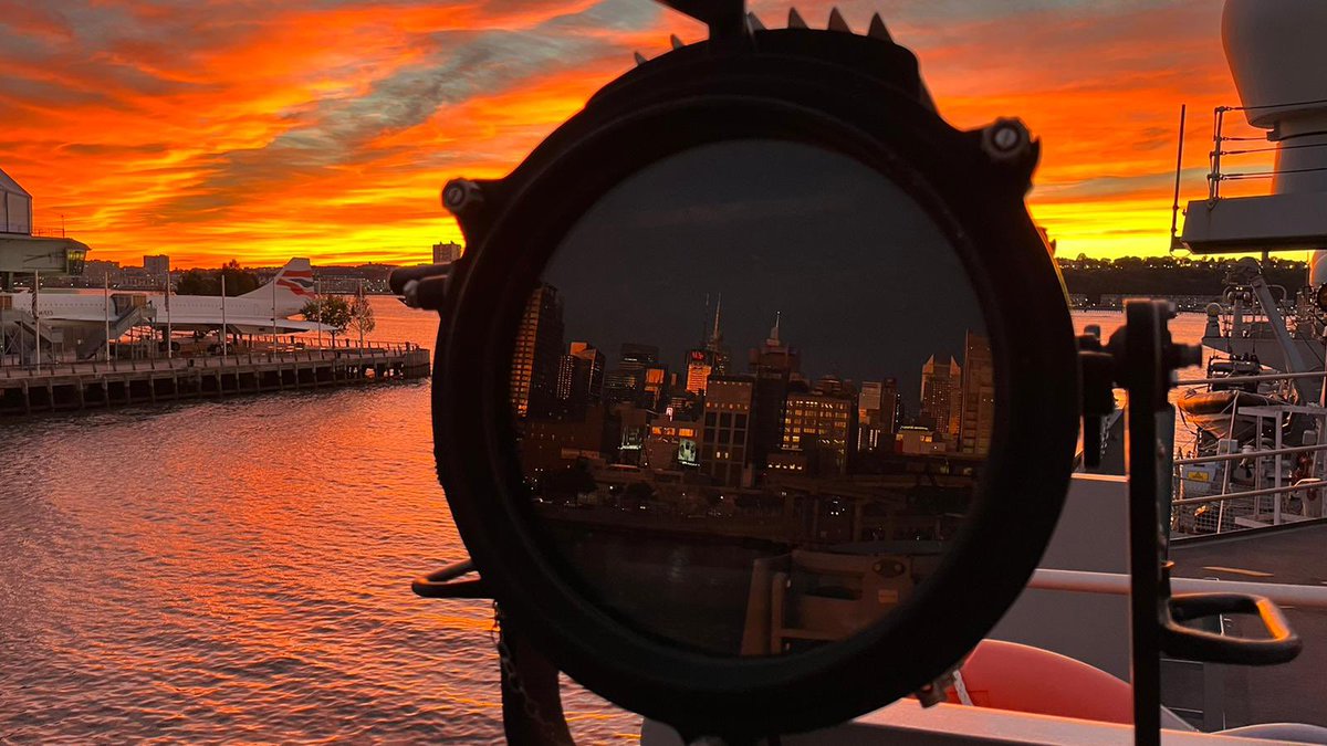 Wonderful to return to @royalnavy type 23 this evening & what a sunset 👇 Bravo Zulu @HMS_Richmond for all your hard work in support of @FutureAtlantic and supporting engagement in #NewYorkCity #madeintheroyalnavy @UKdefUS @HannahyoungNYC @smrmoorhouse