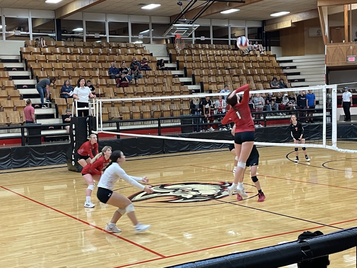 🧹 🧹 🧹 

3-0 SWEEP for <a href="/CardsVBallCHS/">ClintonCardsVolleyball</a> at Buffalo tonight. 

Way to go ladies❗️❕❗️

#ClintonALLIN
#CardinalPride

🔵⚪️🔴🐦🏐