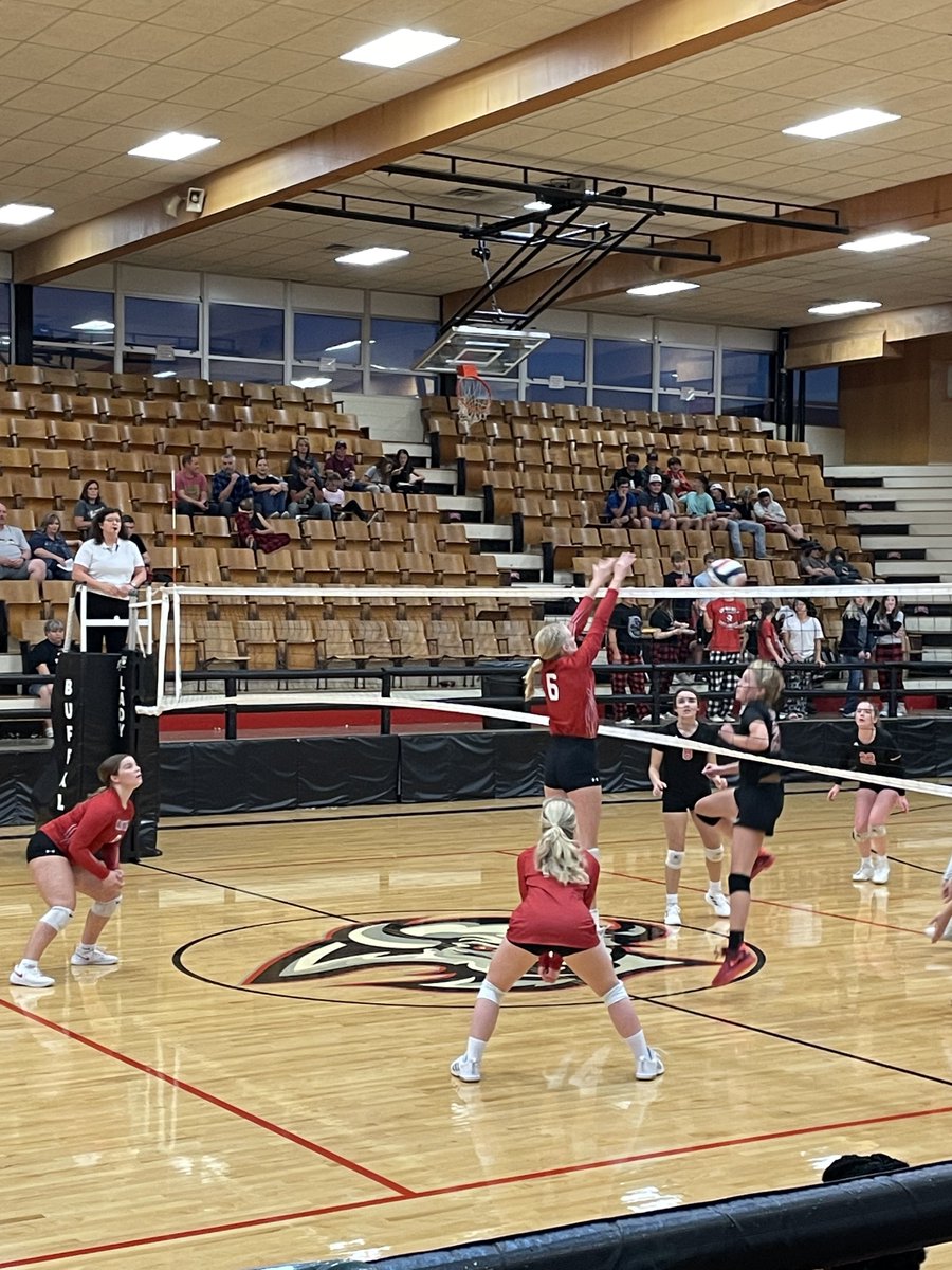 CardActivities's tweet photo. 🧹 🧹 🧹 

3-0 SWEEP for @CardsVBallCHS at Buffalo tonight. 

Way to go ladies❗️❕❗️

#ClintonALLIN
#CardinalPride

🔵⚪️🔴🐦🏐 https://t.co/q2qDhCuzfN