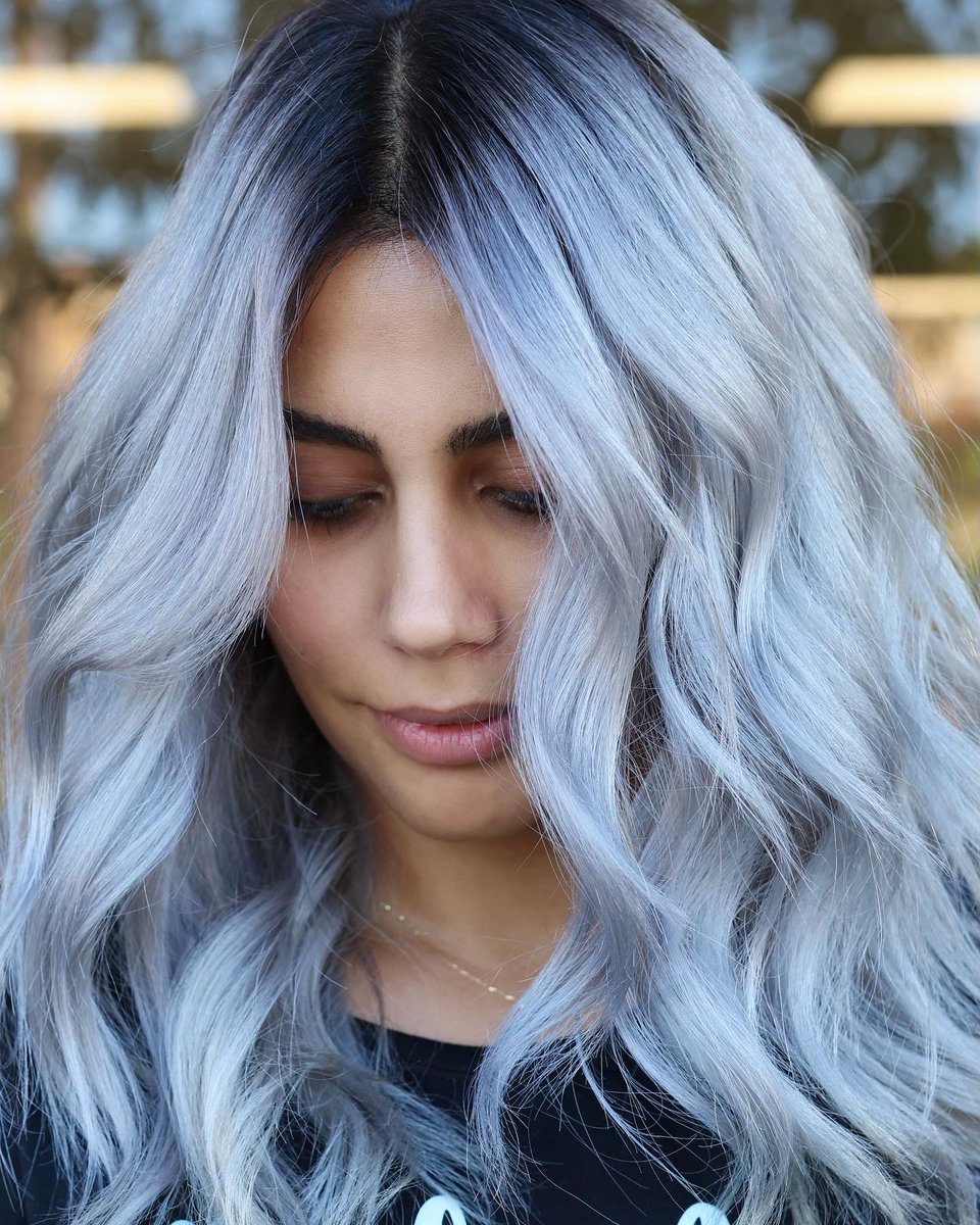 MirellaManelli's tweet photo. DO THIS to Blend Highlights on Dark Hair [BLEACH &amp; TONE INTO HIGHLIGHTS]... https://t.co/PovG2LOPB9 via @YouTube https://t.co/qzKaZ1Lj96