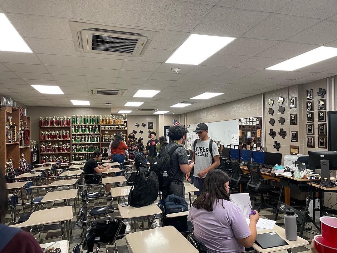 SWHSTigerDebate's tweet photo. Amazing week of practice! Over 35 staying after! #Debateislife https://t.co/646n81jDle