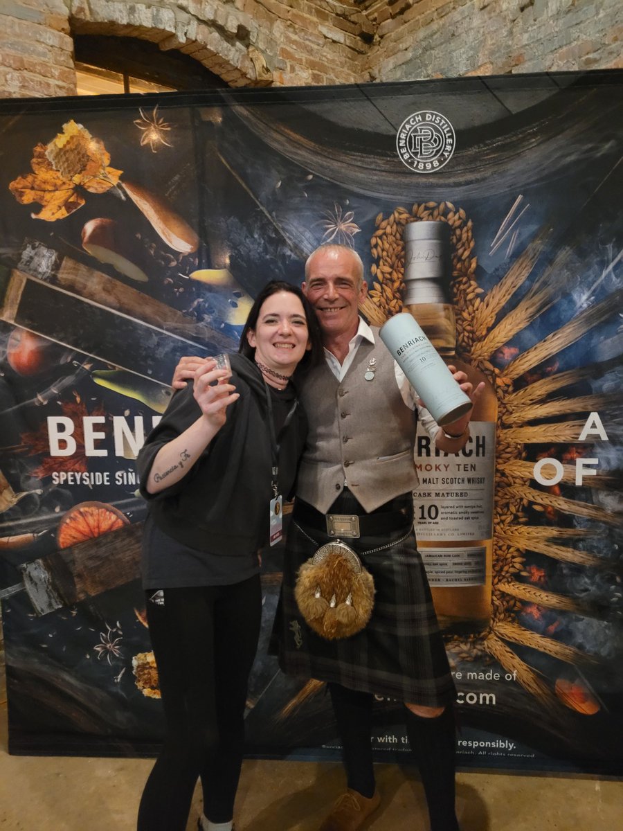 AndiWredonkulus's tweet photo. ..@GlenMorayIain , apparently you owe this gentleman some rum...😂 https://t.co/VytLDkNDB8