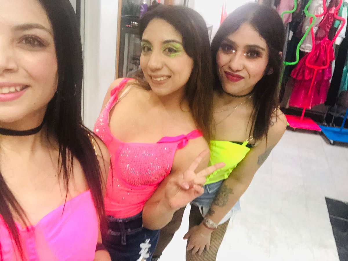 Gothic_Doll666's tweet photo. Las más perris!!! #Gnow #Gmartell #Mia #NeonNights https://t.co/2EqE2SAXhb