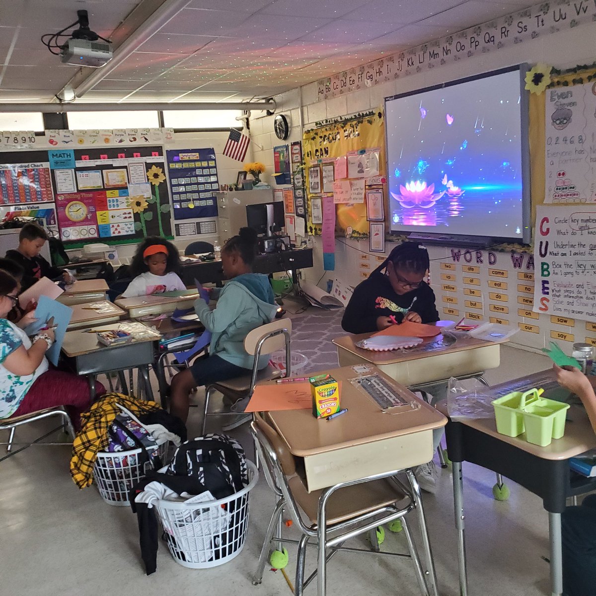 MaePuljanan's tweet photo. Social Emotional Learning for my 2nd Graders. Watching a video about feelings and talking about it! #developfinemotorskills #cutttingleafwithhandtheymade #listeningtocalmmusic @Scurlockbears https://t.co/QcD6GpiP3Z