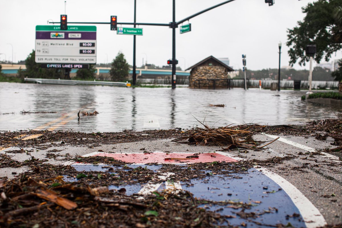 Kayla_Smith33's tweet photo. Hurricane Ian | Downtown Orlando | 2022 

https://t.co/mn0NLszSzr 

#hurricane #hurricaneian #hurricane2022 #orlando #ian https://t.co/Vs618C7jz9