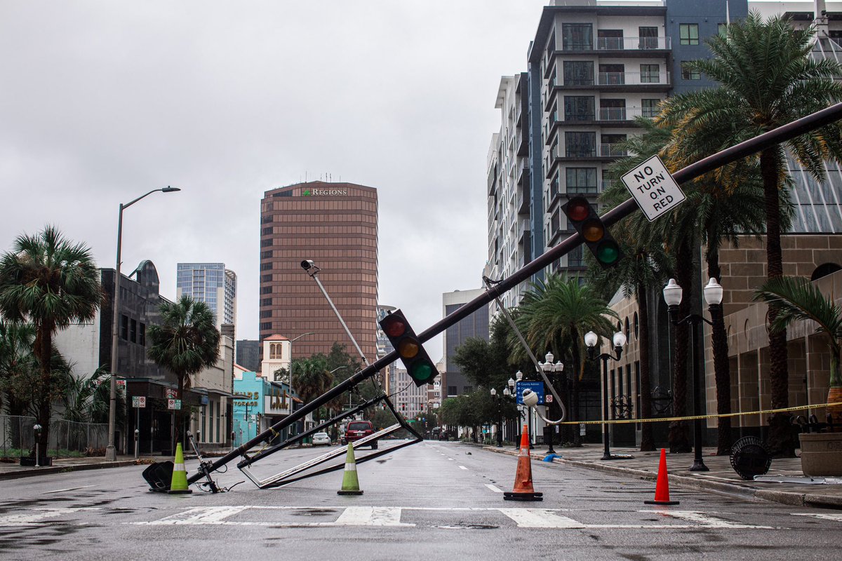 Kayla_Smith33's tweet photo. Hurricane Ian | Downtown Orlando | 2022 

https://t.co/mn0NLszSzr 

#hurricane #hurricaneian #hurricane2022 #orlando #ian https://t.co/Vs618C7jz9