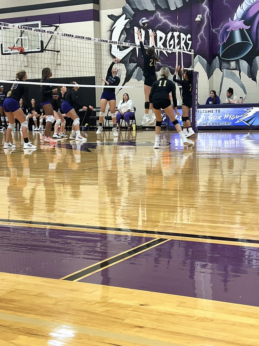 MrsCook_'s tweet photo. HUGE win over Leaman tonight for @briscoe_eagles 8A 🏐! Tough competition, but we didn’t let up! Scores were 23-25, 25-22, 15-13. #RiseAsONE #PTN @BJHAthletics @BJHGirlsAth @Foster_vball https://t.co/dQ3HbIZBRD