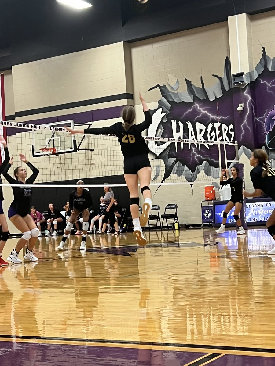 HUGE win over Leaman tonight for <a href="/briscoe_eagles/">Briscoe Junior High</a> 8A 🏐! Tough competition, but we didn’t let up! Scores were 23-25, 25-22, 15-13. #RiseAsONE #PTN <a href="/BJHAthletics/">Briscoe Athletics</a> <a href="/BJHGirlsAth/">BJHGirlsAthletics</a> <a href="/Foster_vball/">Foster Volleyball</a>