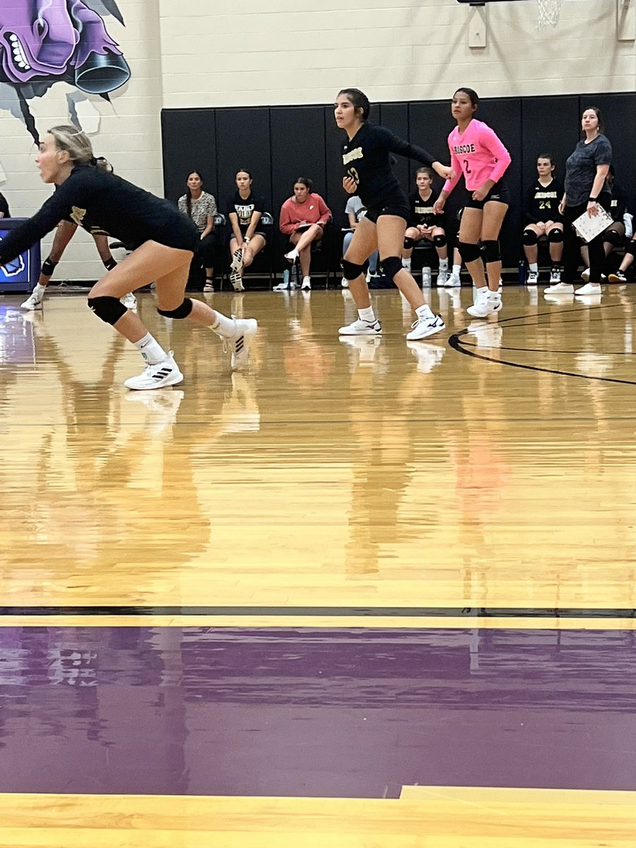 MrsCook_'s tweet photo. HUGE win over Leaman tonight for @briscoe_eagles 8A 🏐! Tough competition, but we didn’t let up! Scores were 23-25, 25-22, 15-13. #RiseAsONE #PTN @BJHAthletics @BJHGirlsAth @Foster_vball https://t.co/dQ3HbIZBRD