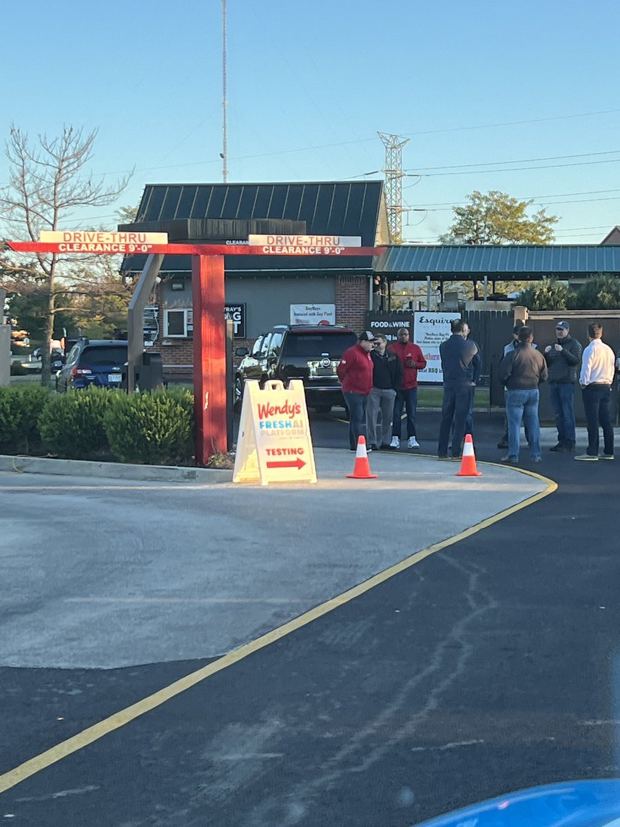 jeffblankenburg's tweet photo. Ummm…whatchu doin’ over there @Wendys? #freshAI https://t.co/tTWc3TCWu5