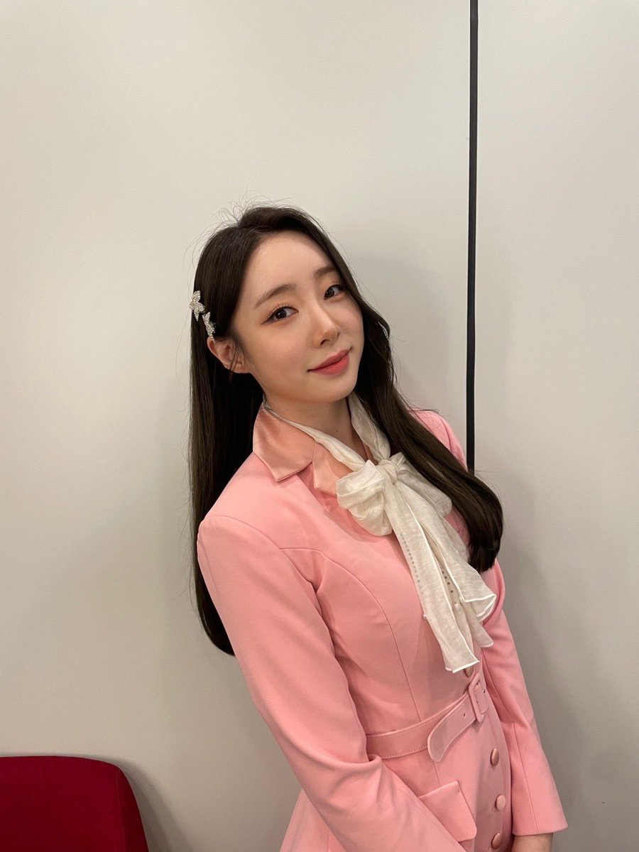 [TRANS] 220929 #YEONJUNG Universe update 

(1) You have to watch the practice like thisㅋㅋㅋ😂

(2) 🌸

#우주소녀 #연정 #WJSN