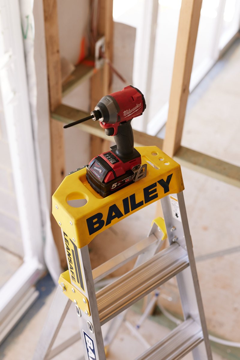 Our Single Sided Lean Safe Steplader range, allows you to work closer to your worksurface, not only improving your productivity, but more importantly your safety. #Knowsafety, #worksafely with #Baileyladders.