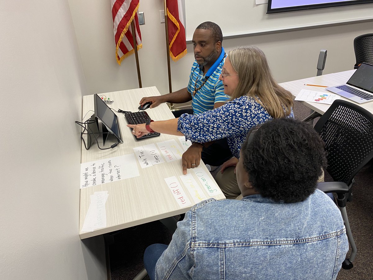 UHurdRight's tweet photo. Nothing like a good taste of @Raspberry_Pi to wrap up our 2 days of intense training in our inaugural CS Endorsement program. I love sharing CS with teachers! Our team is top notch and some of my favorite people in the world. @CS4All_GCPS  #picademy https://t.co/fBJuFEBHRx