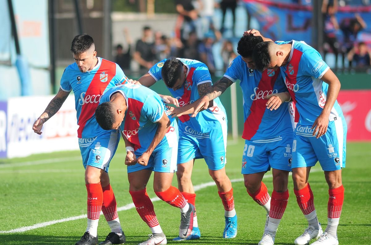StatsFA's tweet photo. Facundo Krupzky marca ante Aldosivi por Liga Profesional🏆un gol y llega a 8 en Arsenal🔵🔴en 53PJ en el club https://t.co/MxRe4stGao