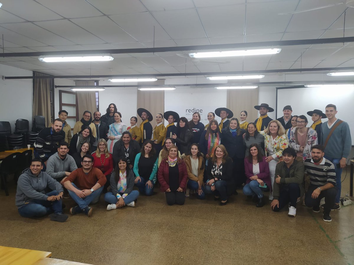 ivonneaqui's tweet photo. Hoy en la @FAyD_UNaM se realizó el VII Encuentro de Investigación Educativa, organizado por la #REDINE
Una jornada de intercambio, reflexión, participación.
#investigación
#emancipación
@un_misiones
@unarteAgrupacio https://t.co/bzCjefz6gj
