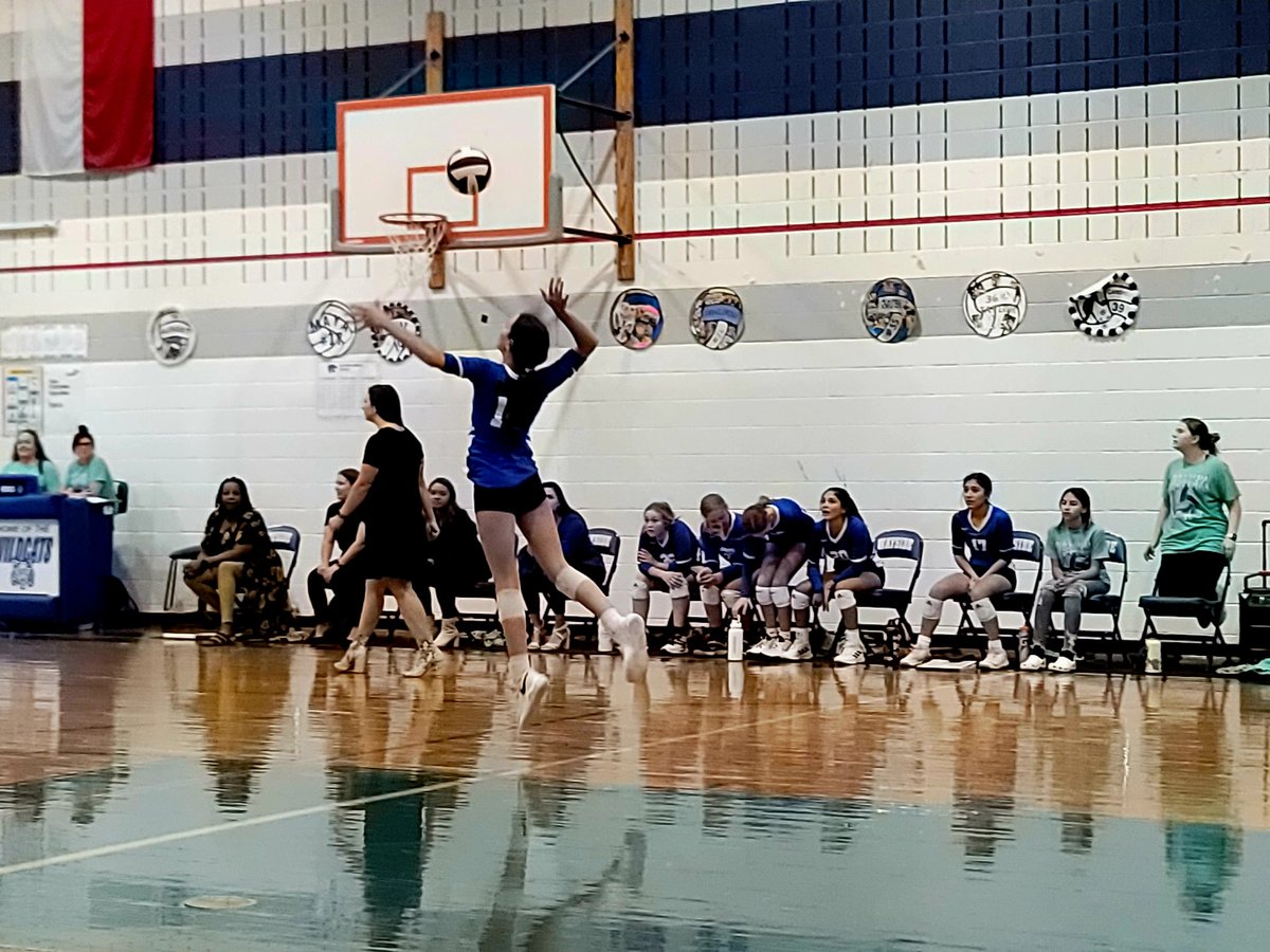 Wayside_MS's tweet photo. WHAT A GAME! 8A rallies back after losing their 1st set &amp; trailing in the 2nd to down DMS in a thrilling 3rd set! 7A Team won their match 2-0! Both B Teams fought hard but came up short. Congrats on the Ws! Shout out to all the students who supported our teams! #GoWildcats https://t.co/qz8xSGptik