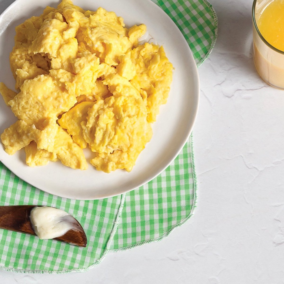 NikkiDinki's tweet photo. These #eggs, made with #cauliflower rice, cook up in a flash (and the cauliflower’s mild taste and color don’t overwhelm the eggs)! Recipe at https://t.co/Mk4O7hBSnn! #MoreVeggiesPlease 
#scrambledeggs #veggiescramble #cauliflowereggs  #veggiesforbreakfast #veggietwist https://t.co/Rq1ZrremOA