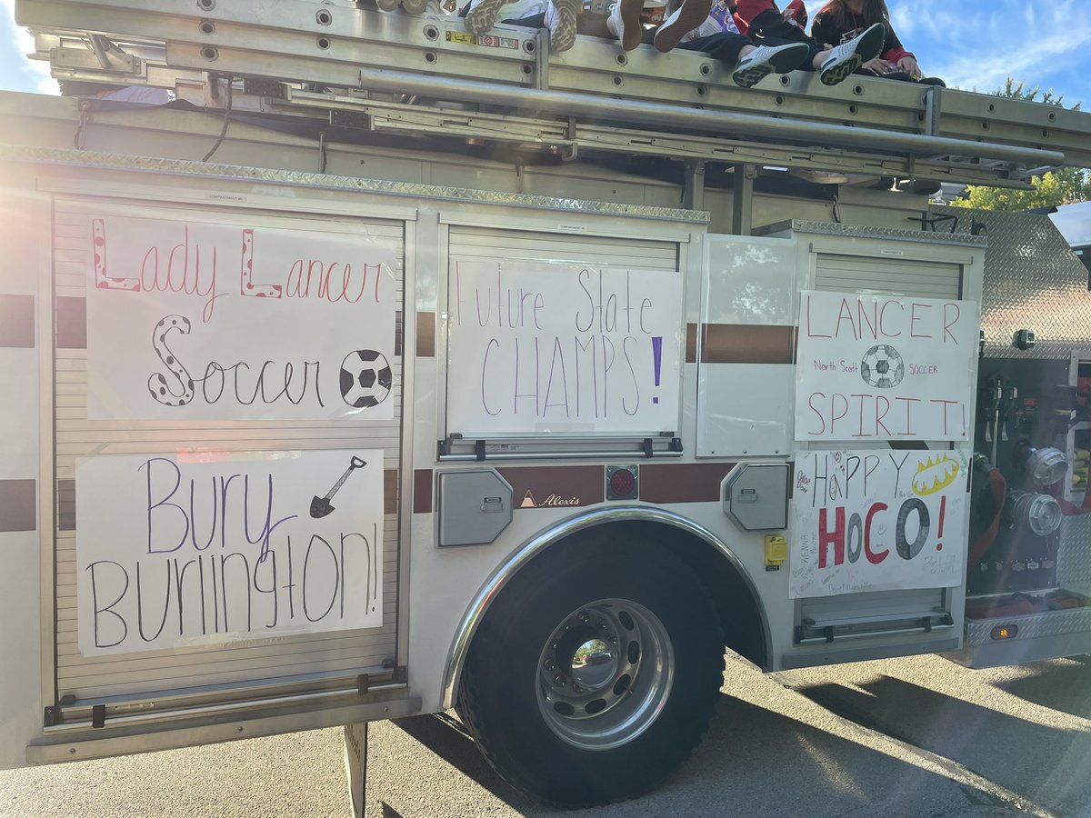 LadyLancersSocr's tweet photo. Homecoming parade https://t.co/uOhs8zTbdT