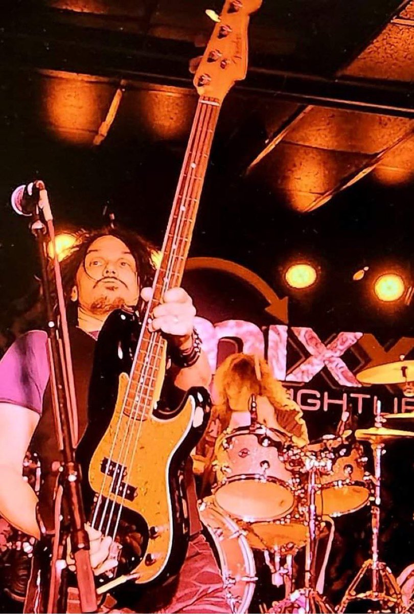 Almost forgot I have a twitter account.😂Here I’m playing bass with Steven Adler band in Detroit last week. 😄👍