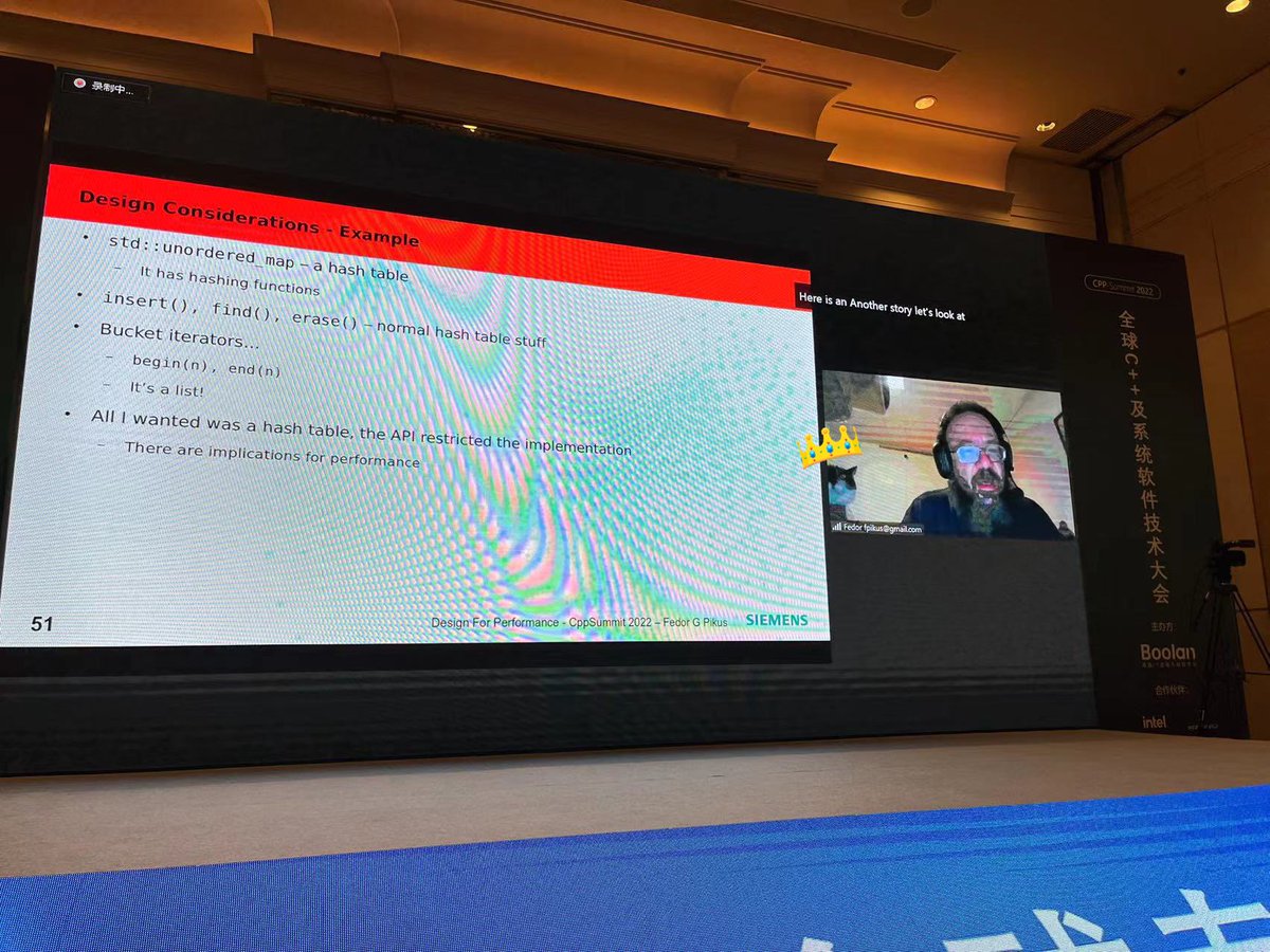 Alphatu4's tweet photo. It is lovely that Fedor G Pikus’ cat shows on the speech of C++ System Software Summit😄#speech #software #softwaresummit #programming https://t.co/tUjQ3ZrtXE