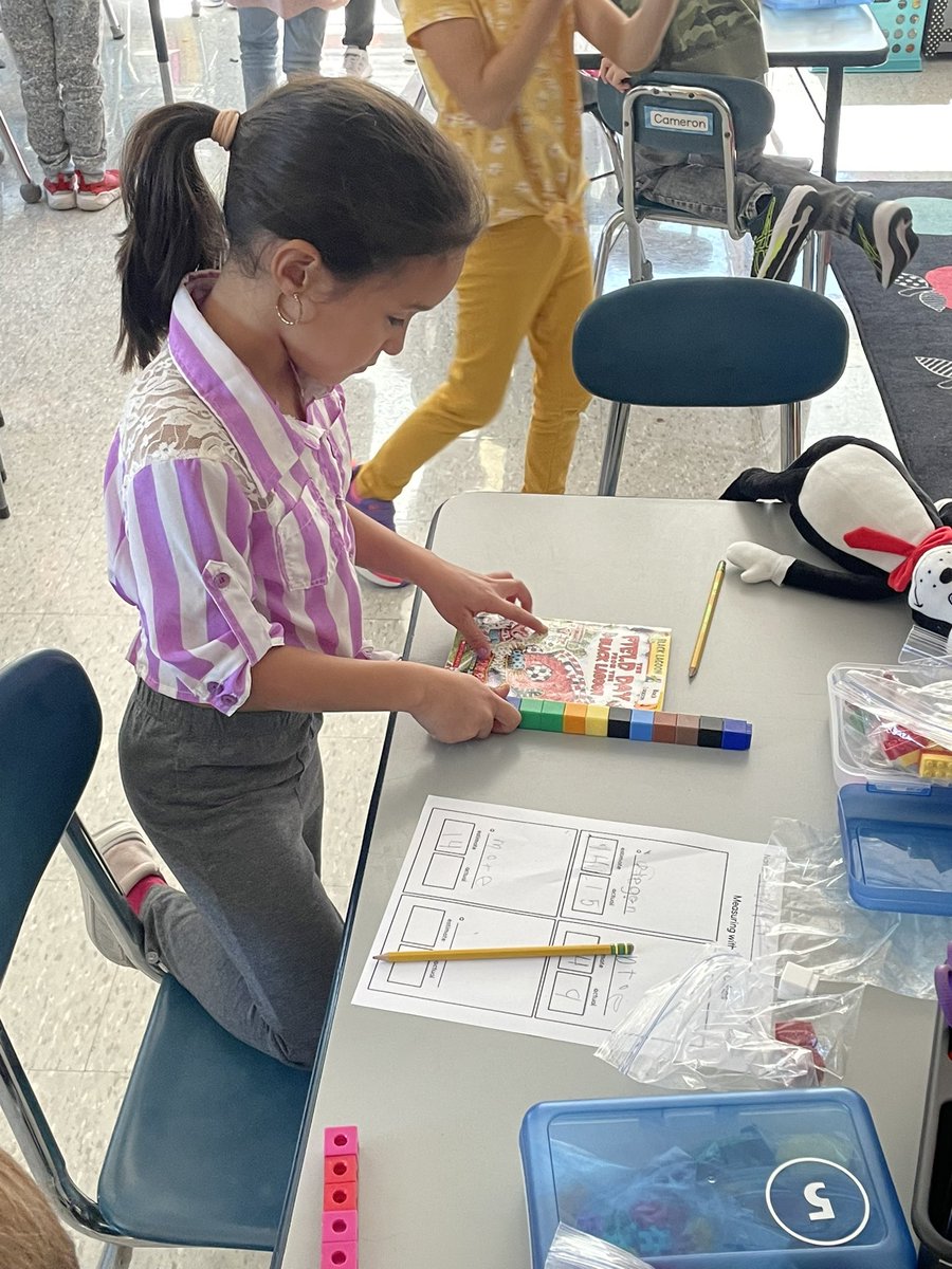 LeRoyWSS's tweet photo. 📏Mrs. Holman’s first grade class is exploring measurement around the classroom! 📐 #bridges https://t.co/qMf7748Qax