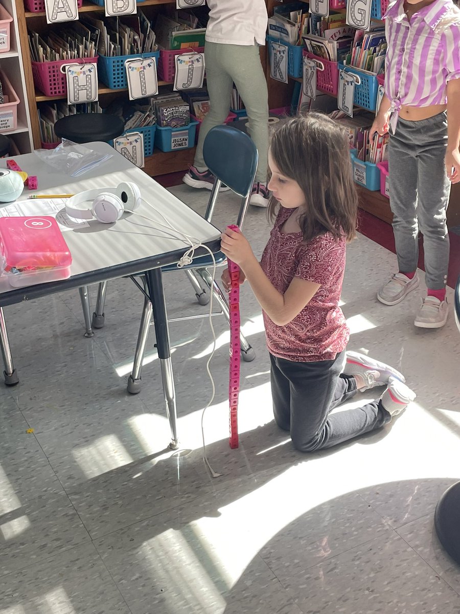 LeRoyWSS's tweet photo. 📏Mrs. Holman’s first grade class is exploring measurement around the classroom! 📐 #bridges https://t.co/qMf7748Qax