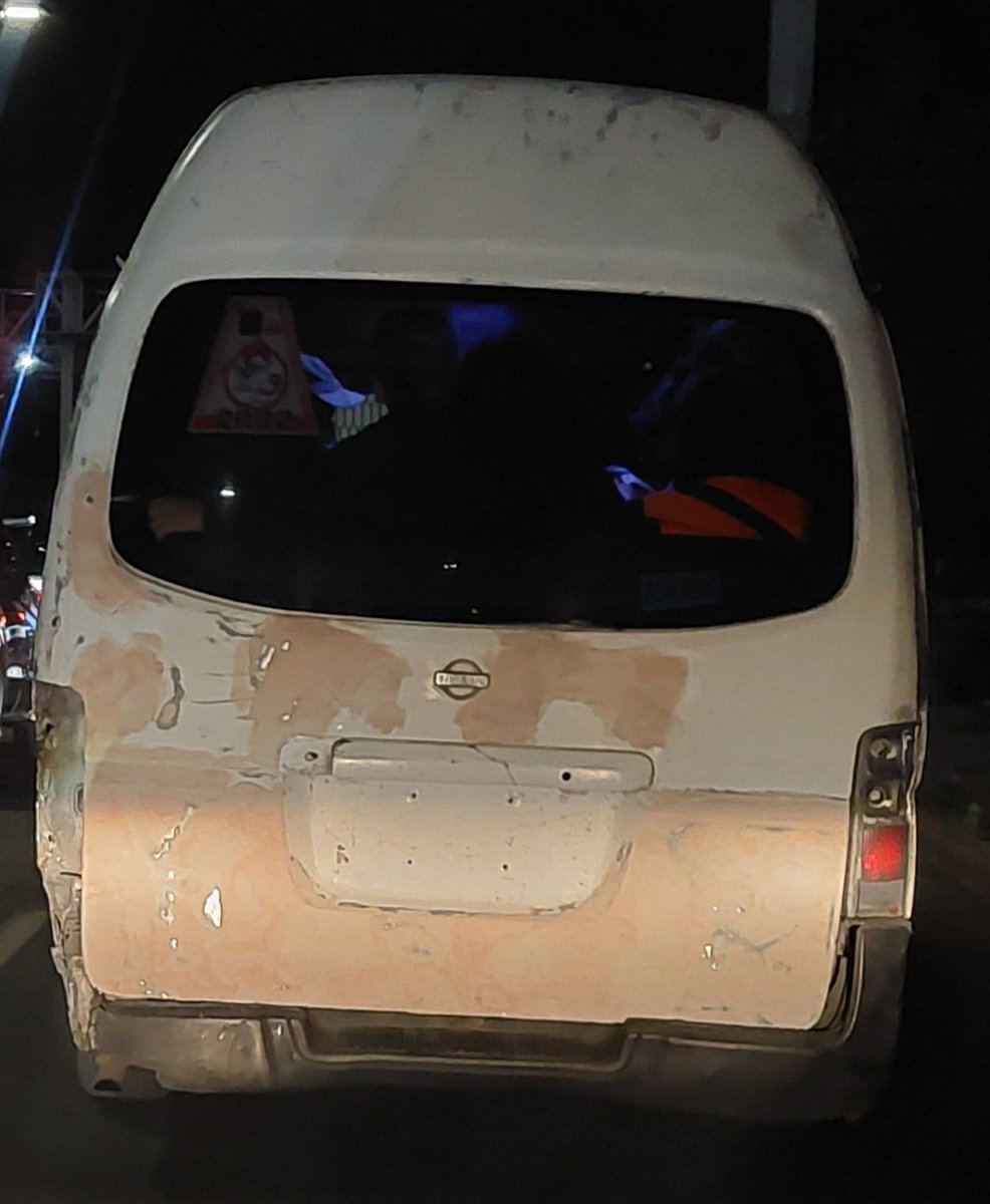 SEEVVALEE's tweet photo. @angiemoyam @multimediostv @SEMOV_Edomex #CercaDeTi Se vale maquillar la realidad? Unidades de transporte público circulan con cinismo desmedido, dado que dan su "mochada" a nuestros flamantes elementos de tránsito. Para cuándo la limpieza hablada? Para cuándo la regulación? https://t.co/iYhJsCEdQx