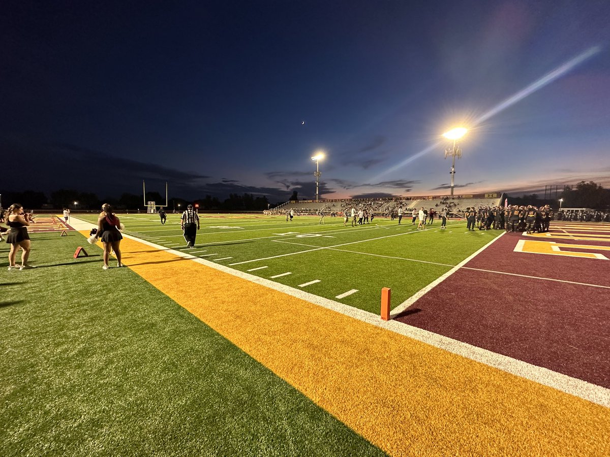 ZachAlvira's tweet photo. Beautiful night for a rivalry game #VXLive #TukeeBowl https://t.co/miVvK64CYg