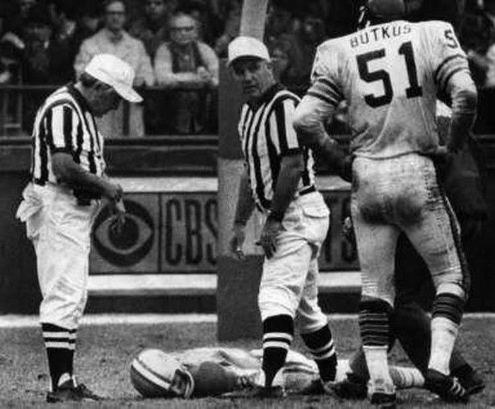 reniggotiate's tweet photo. Tua Tagovailoa just became the first NFL player to die from an on field hit since Chuck Hughes in 1971. #RipTua https://t.co/Z53FK7mHKA