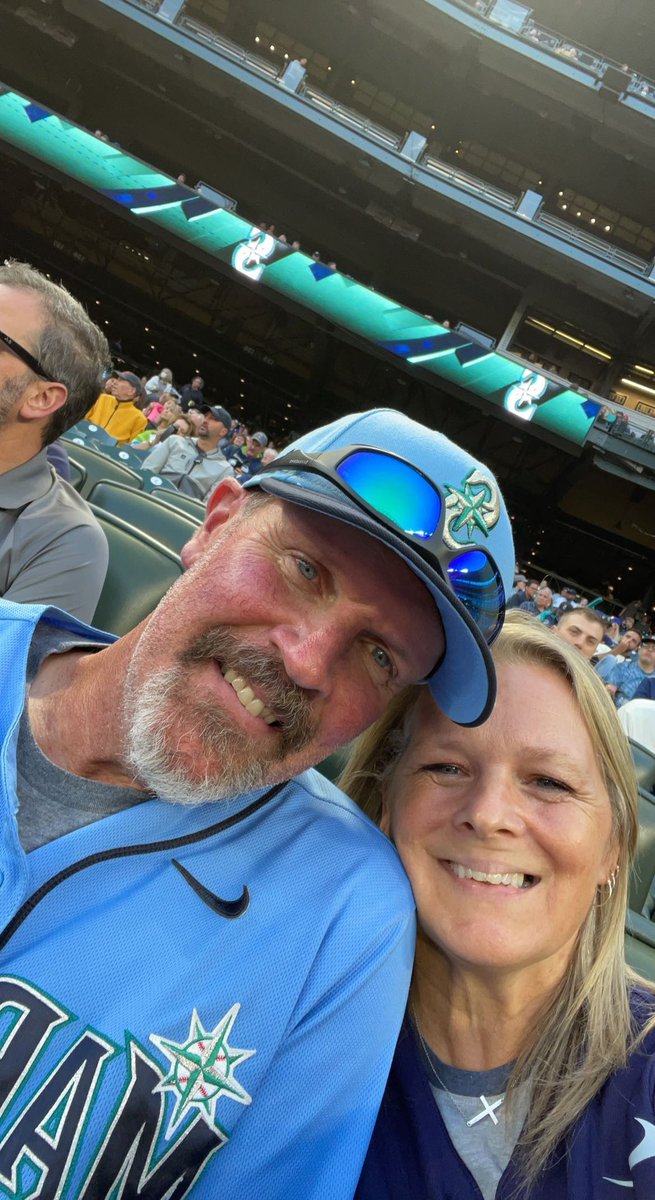 oteri12's tweet photo. We BELIEVE!! Go M’s. #SeaUsRise #TrueTotheBlue #Mariners https://t.co/Gff3fXbi5M