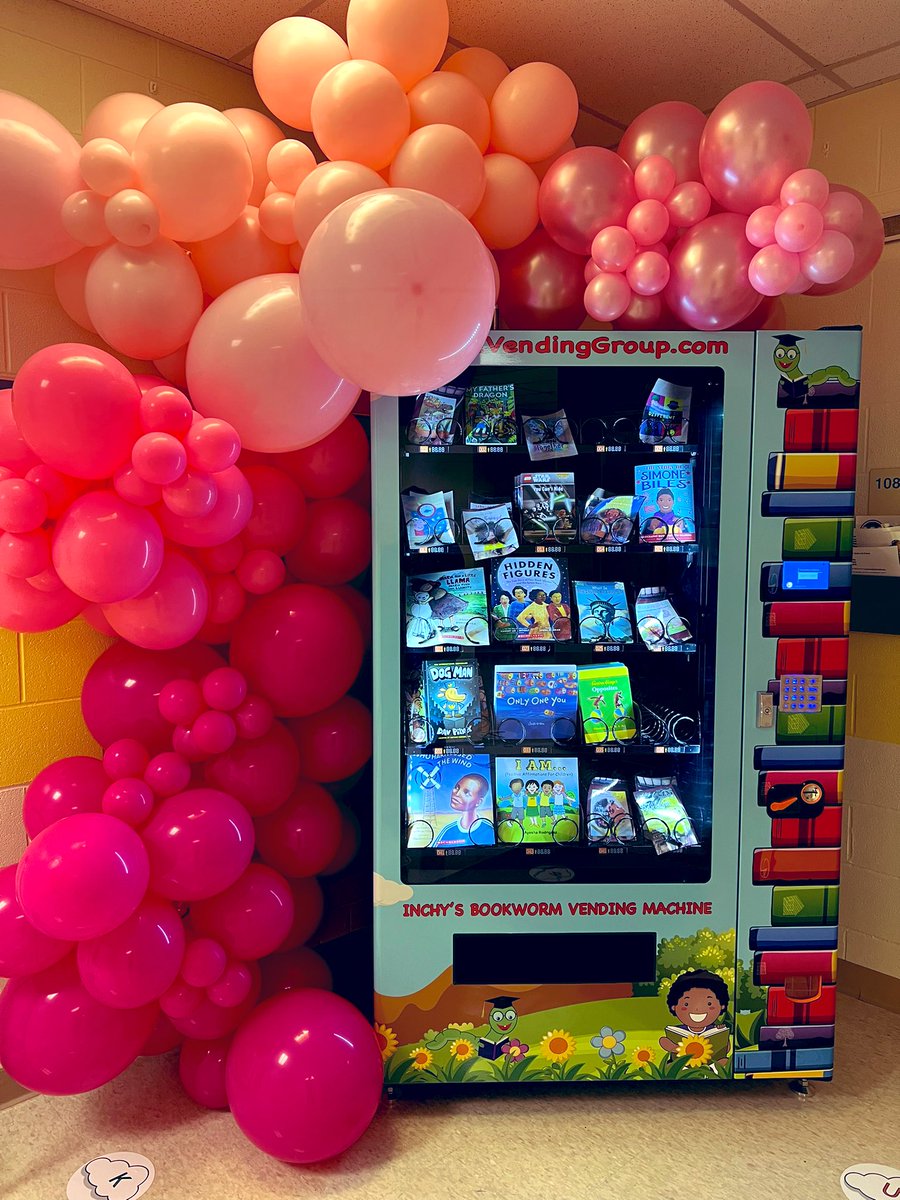 MrsEliasWCS's tweet photo. I couldn’t resist a little redecorating for our bookworm vending machine. 
🎈 🎈 https://t.co/X9pX0vdTG0