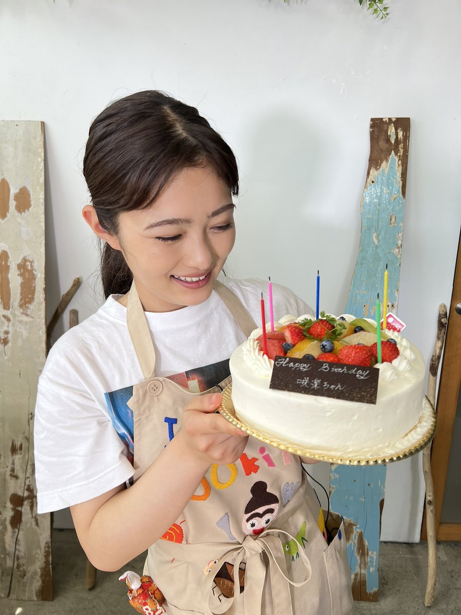 bling2sakura's tweet photo. バグズクッキングで誕生日祝っていただきました！

美味しそうな幼虫がたくさん描かれているスカーフをいただきました😆🐛

いつもいろんな虫をありがとうございます！

https://t.co/FK08lp3SMP https://t.co/Lnm6CHo8OK