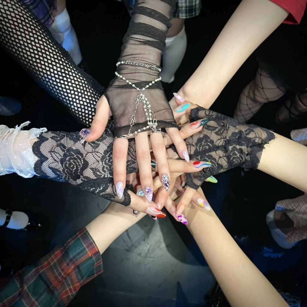 h_issue7's tweet photo. #ICONS1stANNIVERSARY 🤍 https://t.co/UD3unJCh8y