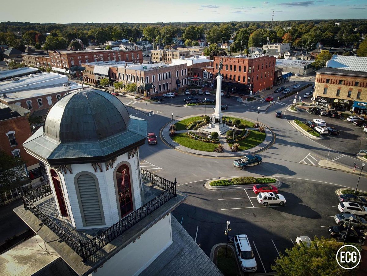EldenCreative's tweet photo. Got a few snaps of downtown Angola, IN and the Steuben County Soldiers Monument this evening. https://t.co/cR9drA9PNs