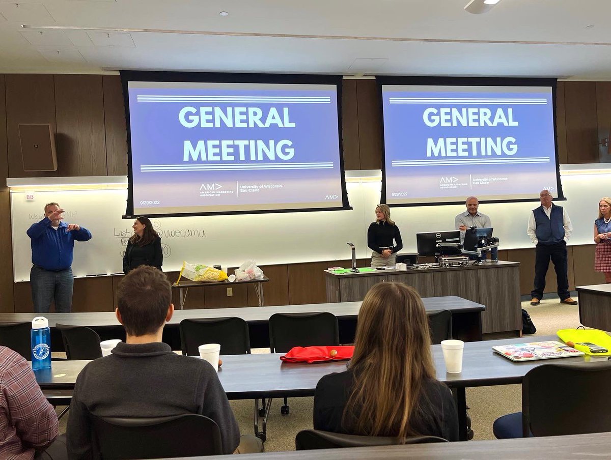 Tonight was our Professor Panel at AMA! 👩🏼‍🏫📈 We love our faculty &amp; are so grateful for all they teach us.   

Thanks to them for helping us  prepare for our future careers! 💛💙 

#blugoldfamily #ama #marketing #business #professors