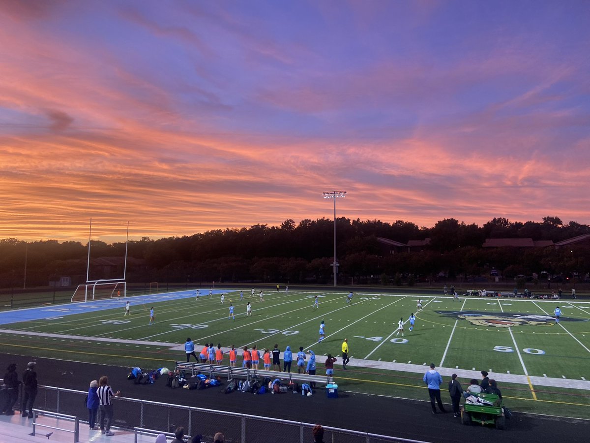 erhsgvs's tweet photo. A well earned win tonight vs Flowers with a final score of 1-0, scored by one of our starting seniors Sarai DeSouza!!

Our JV girls also had a good win today of 3-0! Goals scored by Olivia Gills, Azaria Muhammad, and Ella Galban!! Go Raiders! 😁🏴‍☠️ https://t.co/zgvNAF7Dp7