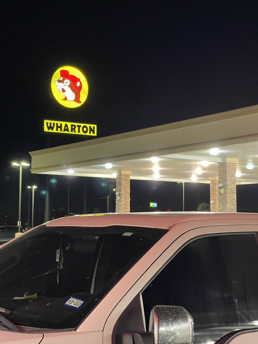 theoverturf's tweet photo. Late start on the road to @TexasYRs #convention in McAllen. 

First @BuceesUSA stop: #WhartonCounty 

Medium-sized store. Biggest stuffed beaver I ever saw. Got a new shirt and trying the club melt. Great hat selection and outstanding energy from the staff. 

Rating: 4⭐️ https://t.co/FQuzsizRMy