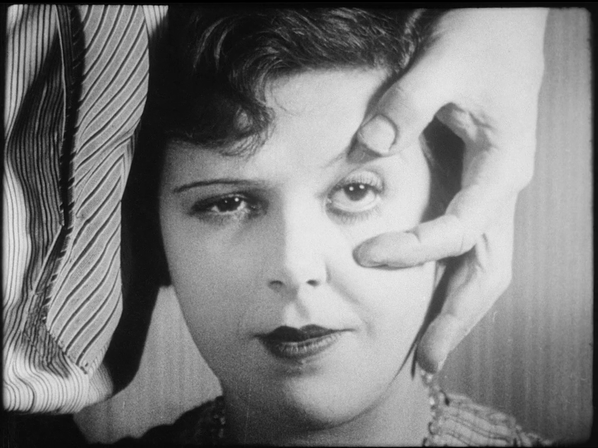 eldeibik's tweet photo. Acá está TODA la filmografía de Buñuel, en la mejor calidad posible (*), en una sola carpeta.
En los tuits siguientes, les cuento qué agregué hoy.
https://t.co/a1HCm739DX https://t.co/lmrgFt8hpG