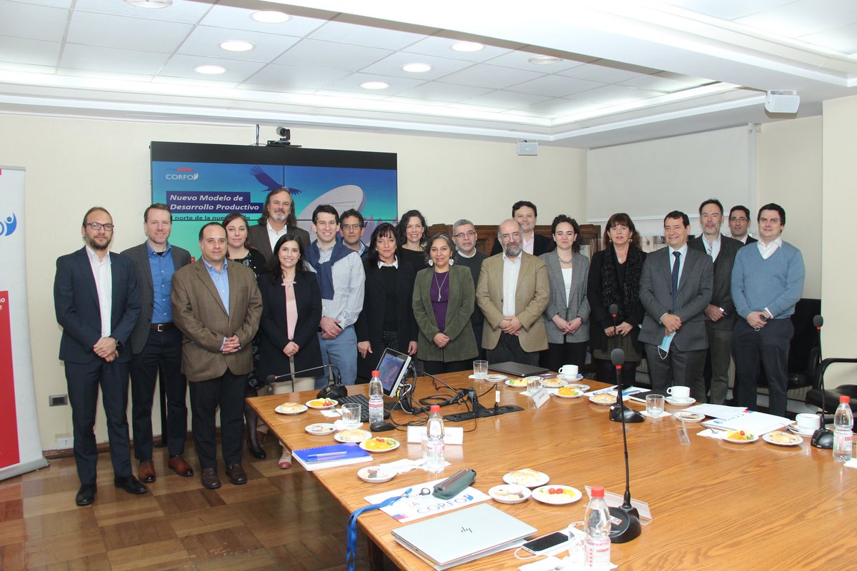 Corfo's tweet photo. Hoy se reunió el nuevo Consejo Directivo del Comité InnovaChile. Sus miradas estratégicas aportarán a posicionar a la I+D+i como un medio para avanzar en el cumplimiento de los desafíos que impone el nuevo modelo de desarrollo productivo sostenible que impulsa el Gobierno https://t.co/KVUwH6HItu