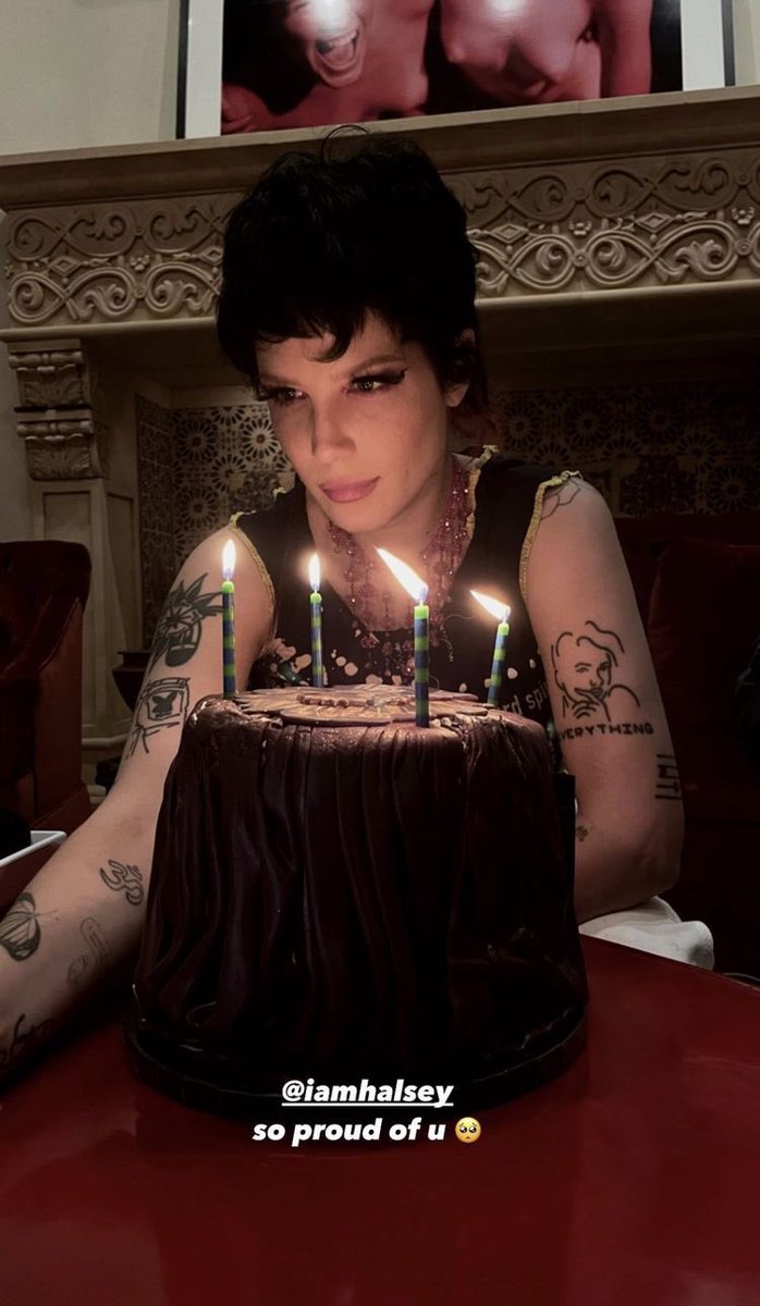 hfkjules's tweet photo. *colors playing in the back* 

happy bday to my favorite human ever @halsey ilyyyyy https://t.co/Ftj2k1diWb