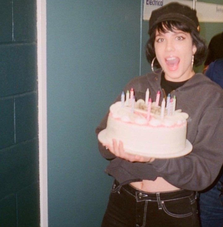 hfkjules's tweet photo. *colors playing in the back* 

happy bday to my favorite human ever @halsey ilyyyyy https://t.co/Ftj2k1diWb