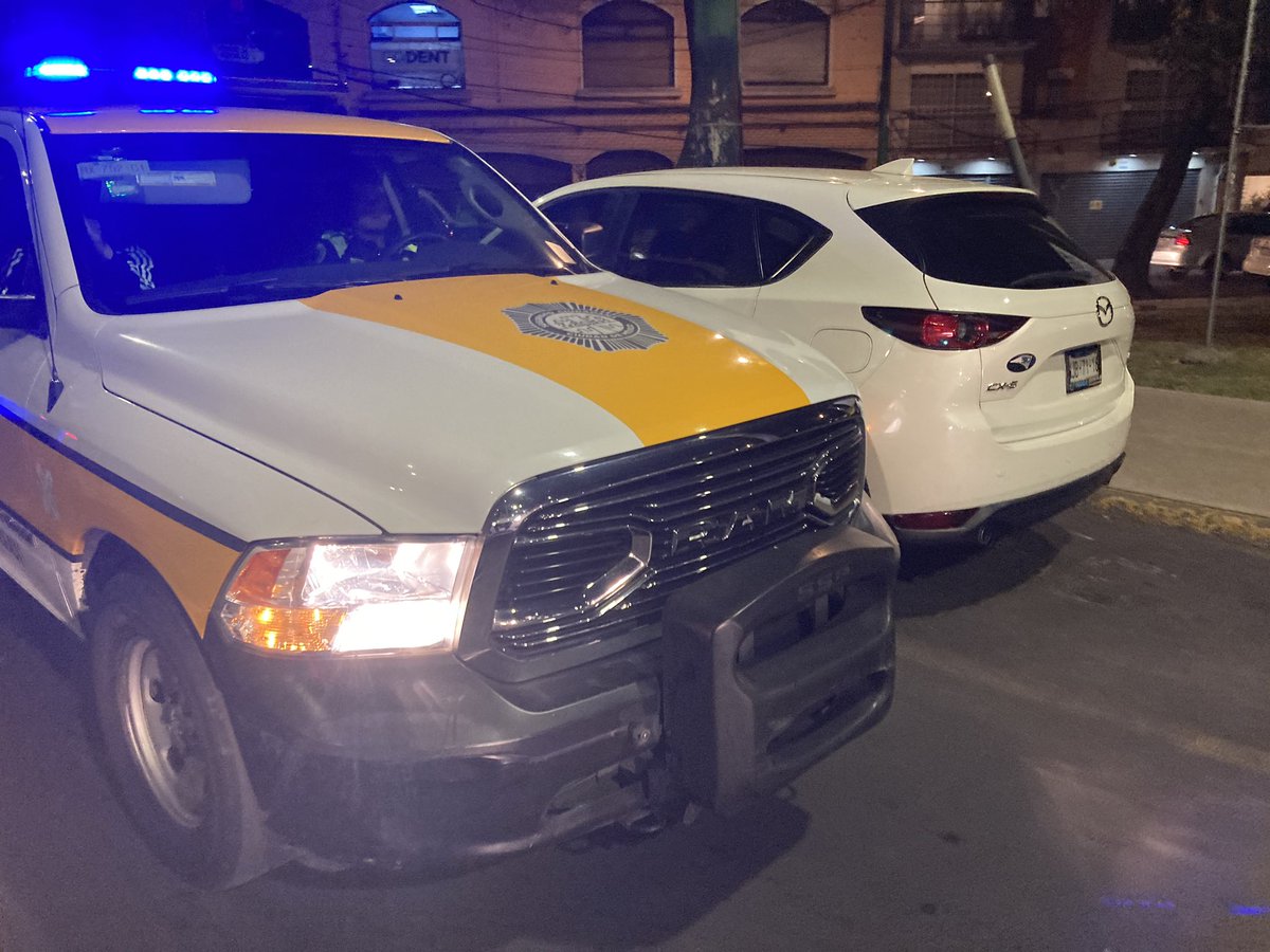 amarquinac's tweet photo. Y así en pleno caos por las flallas de Metro un tránsito metiéndose en sentido contrario sin razón. ¿Abuso de autoridad? @SSC_CDMX @OVIALCDMX Av.las Torres, esq. Taxqueña frente al metro tacqueña https://t.co/xhsieA6Sqy