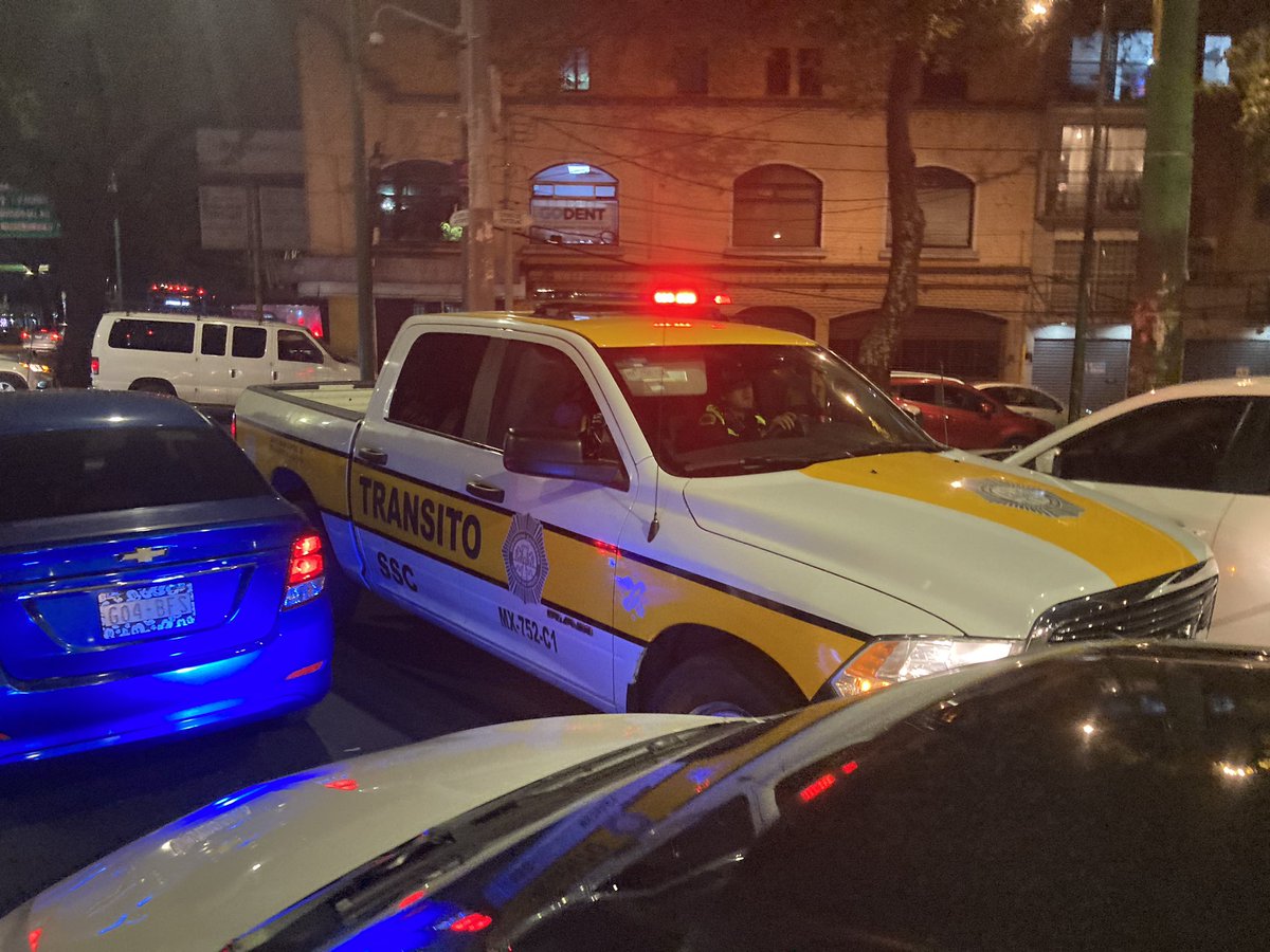 amarquinac's tweet photo. Y así en pleno caos por las flallas de Metro un tránsito metiéndose en sentido contrario sin razón. ¿Abuso de autoridad? @SSC_CDMX @OVIALCDMX Av.las Torres, esq. Taxqueña frente al metro tacqueña https://t.co/xhsieA6Sqy